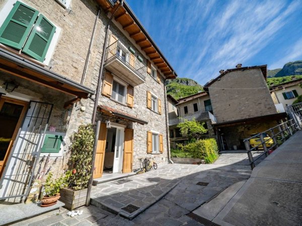 casa indipendente in vendita a Mandello del Lario