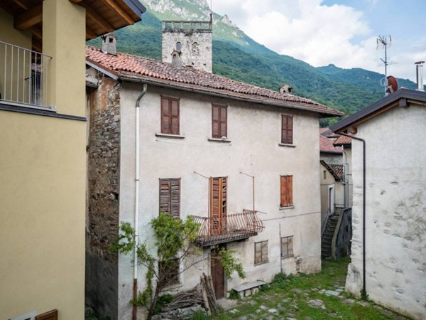 casa indipendente in vendita a Mandello del Lario in zona Maggiana