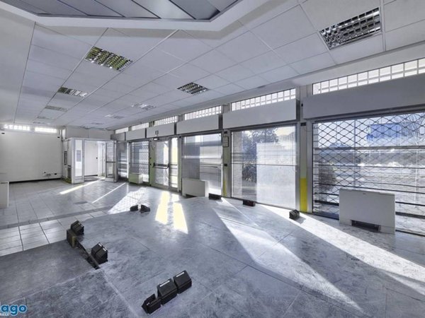 negozio in vendita a Mandello del Lario in zona Palanzo