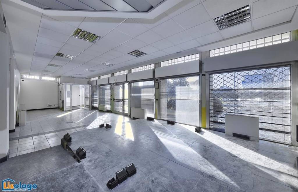 negozio in vendita a Mandello del Lario in zona Palanzo