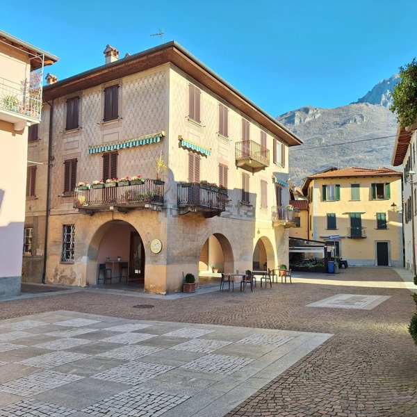 locale commerciale in vendita a Mandello del Lario