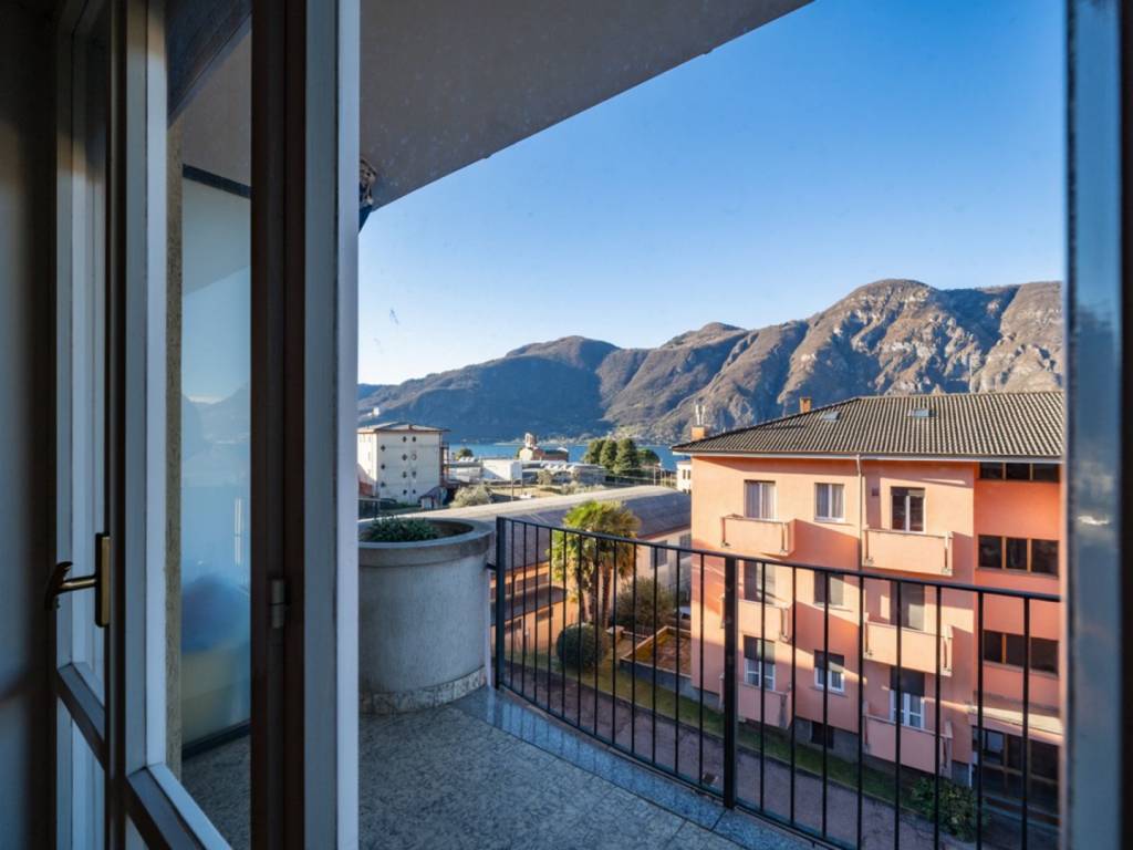 appartamento in vendita a Mandello del Lario