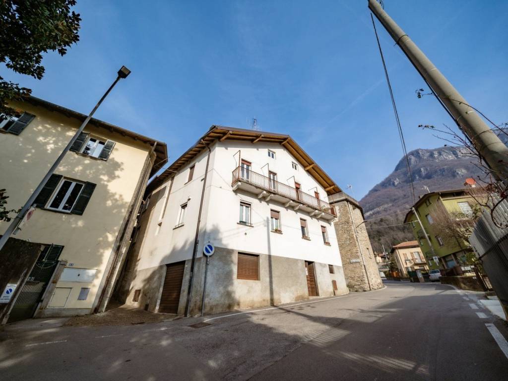 casa indipendente in vendita a Mandello del Lario
