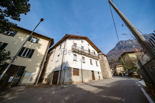 casa indipendente in vendita a Mandello del Lario