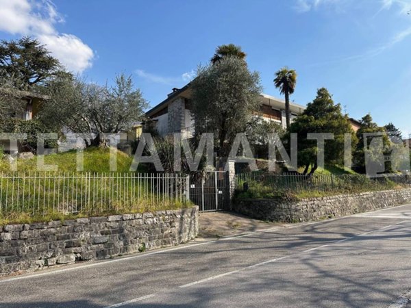 casa indipendente in vendita a Mandello del Lario