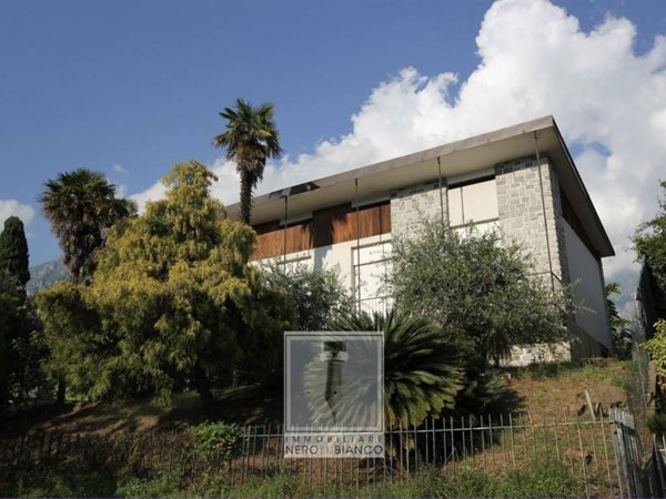 casa indipendente in vendita a Mandello del Lario