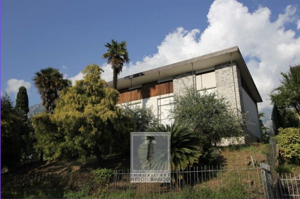 casa indipendente in vendita a Mandello del Lario