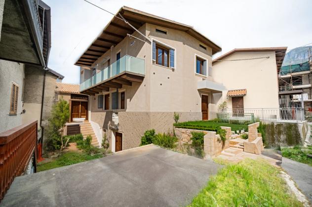 casa indipendente in vendita a Mandello del Lario in zona Rongio
