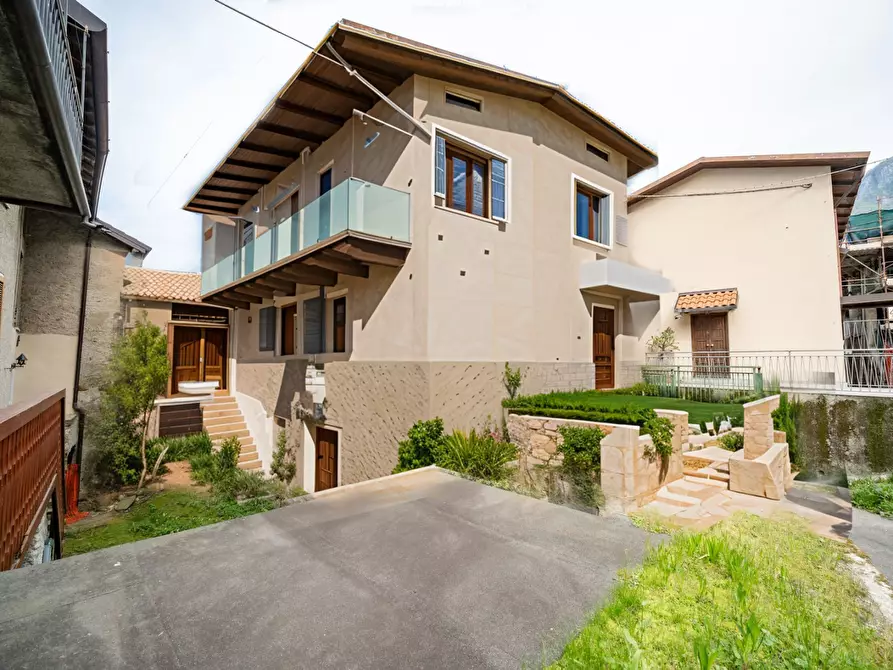 casa indipendente in vendita a Mandello del Lario in zona Rongio