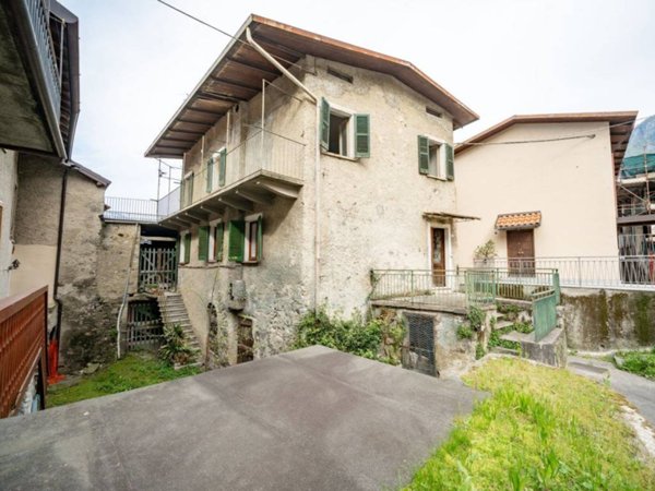 casa indipendente in vendita a Mandello del Lario in zona Rongio