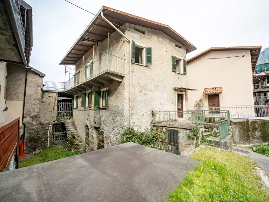 casa indipendente in vendita a Mandello del Lario in zona Rongio