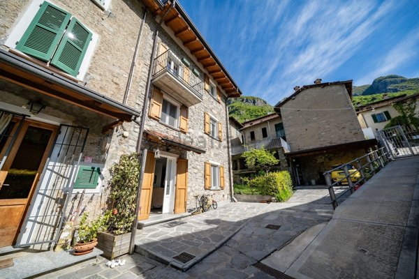 casa indipendente in vendita a Mandello del Lario
