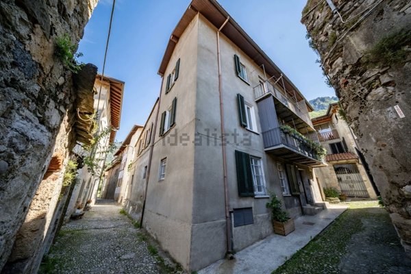 casa indipendente in vendita a Mandello del Lario
