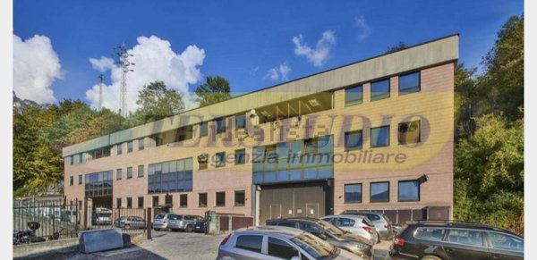 capannone in vendita a Mandello del Lario