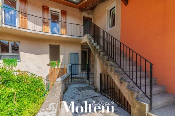 casa indipendente in vendita a Mandello del Lario in zona Olcio