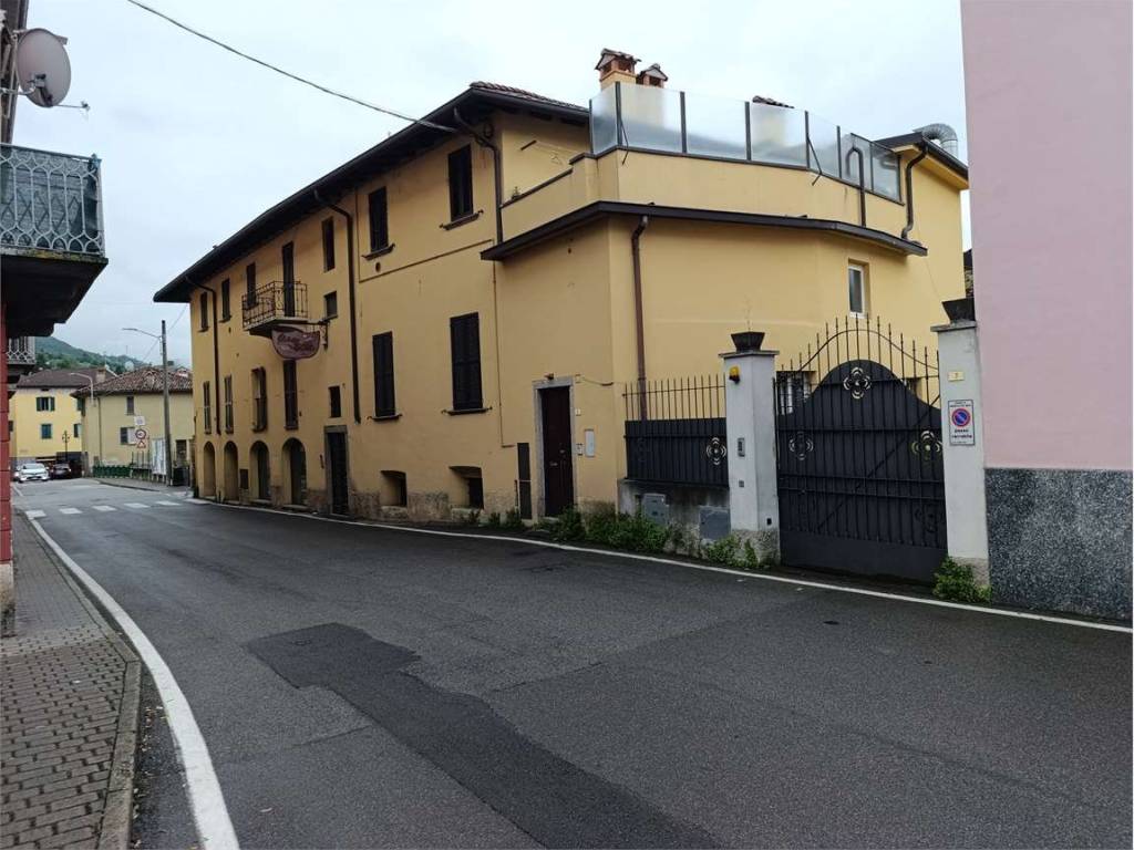 negozio in vendita a Mandello del Lario