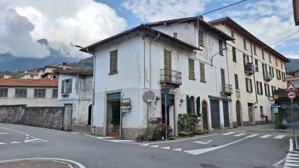 appartamento in vendita a Mandello del Lario