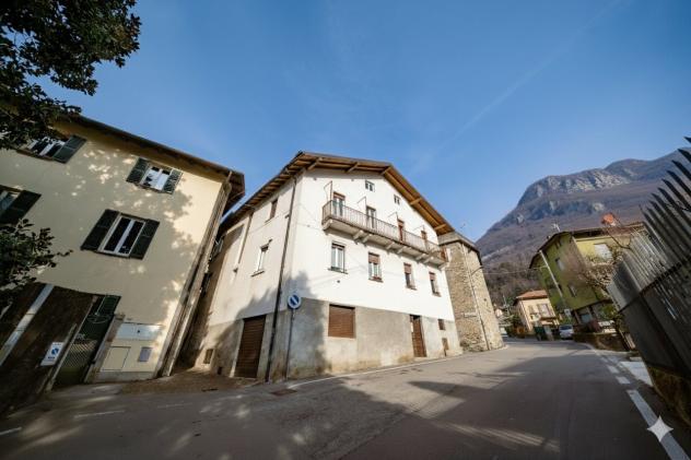casa indipendente in vendita a Mandello del Lario