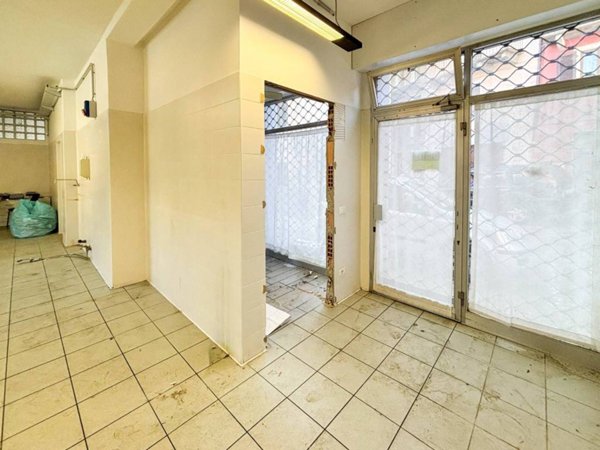 negozio in vendita a Mandello del Lario