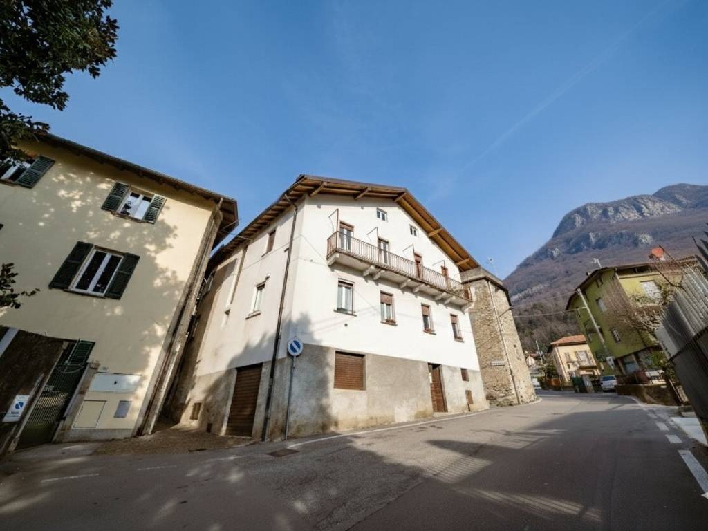 casa indipendente in vendita a Mandello del Lario