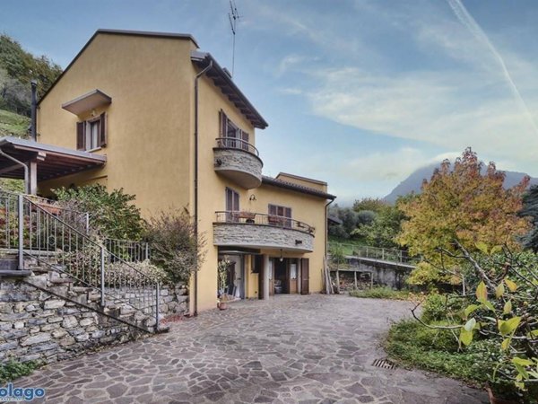 casa indipendente in vendita a Mandello del Lario