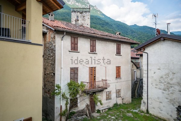 casa indipendente in vendita a Mandello del Lario in zona Maggiana