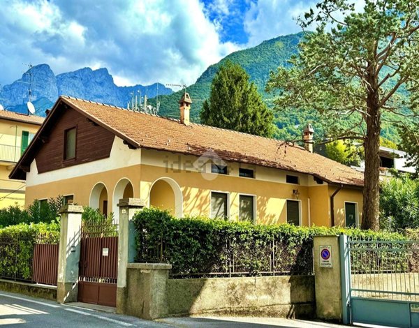 casa indipendente in vendita a Mandello del Lario