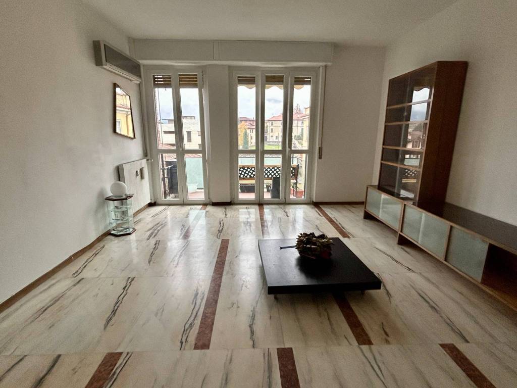 appartamento in vendita a Mandello del Lario