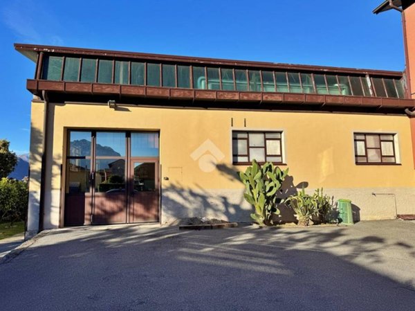locale commerciale in vendita a Mandello del Lario