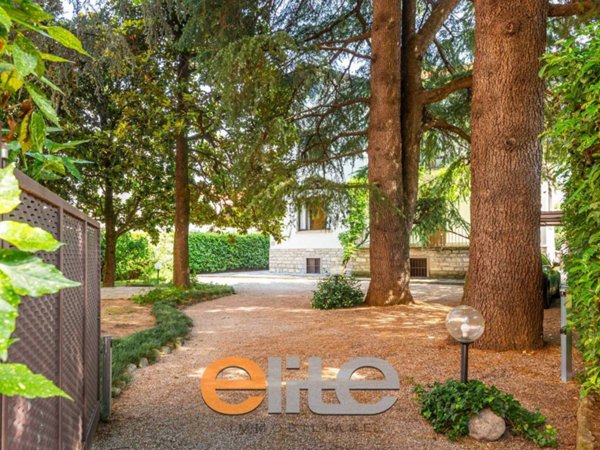 casa indipendente in vendita a Mandello del Lario