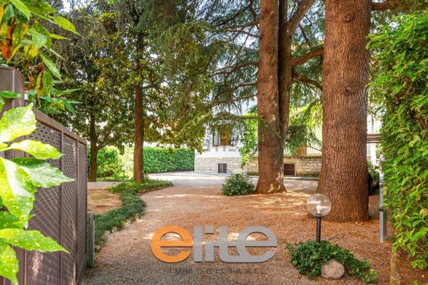 casa indipendente in vendita a Mandello del Lario