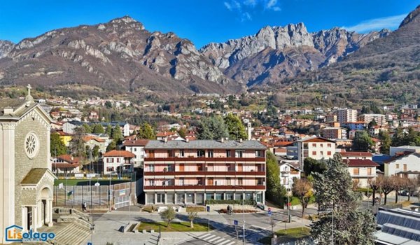 negozio in vendita a Mandello del Lario in zona Palanzo