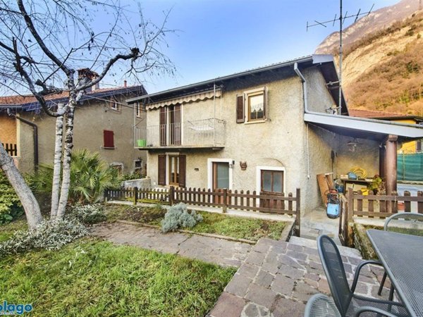 casa indipendente in vendita a Mandello del Lario in zona Olcio