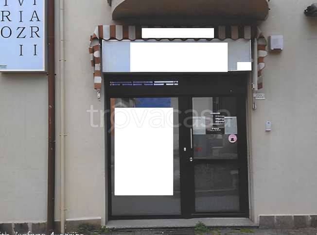 negozio in vendita a Mandello del Lario