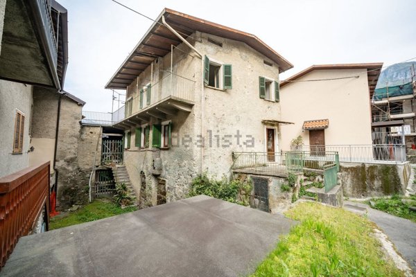 casa indipendente in vendita a Mandello del Lario in zona Rongio