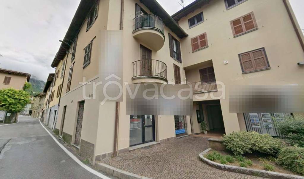 negozio in vendita a Mandello del Lario