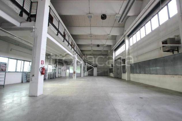 locale commerciale in vendita a Mandello del Lario