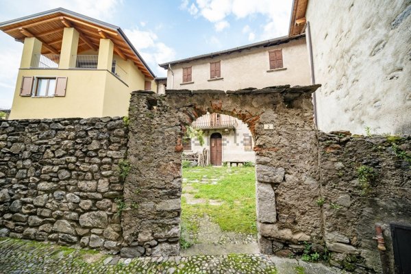 casa semindipendente in vendita a Mandello del Lario in zona Maggiana