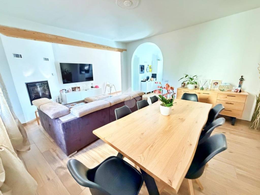 appartamento in vendita a Mandello del Lario