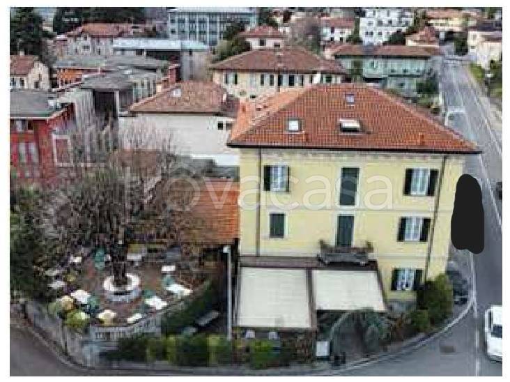 negozio in vendita a Mandello del Lario