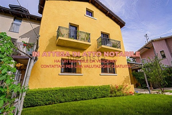 casa indipendente in vendita a Mandello del Lario