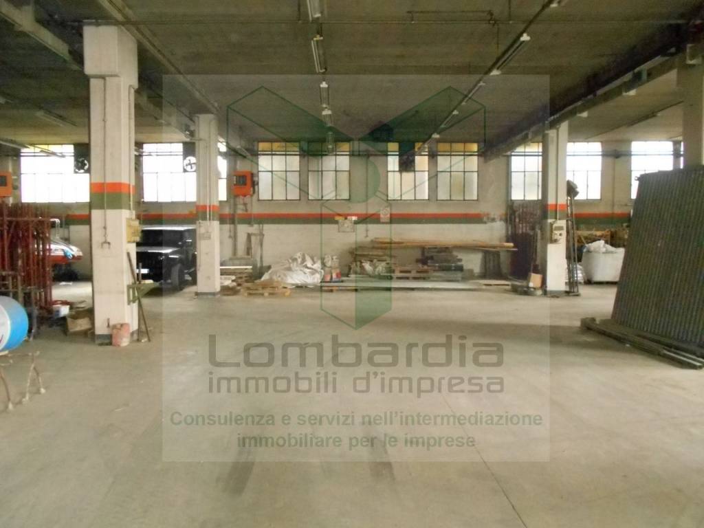 locale commerciale in vendita a Mandello del Lario