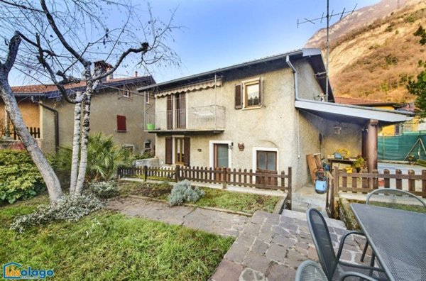 casa indipendente in vendita a Mandello del Lario in zona Olcio
