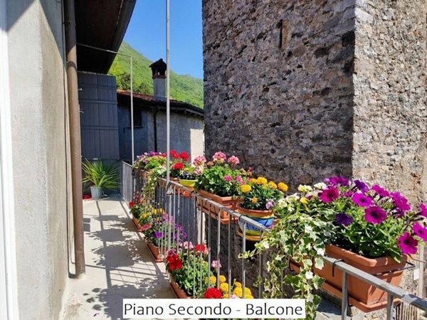 casa indipendente in vendita a Mandello del Lario in zona Maggiana