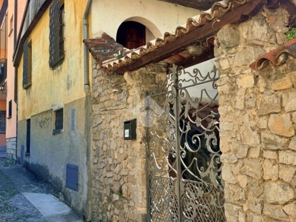 casa indipendente in vendita a Mandello del Lario in zona Olcio
