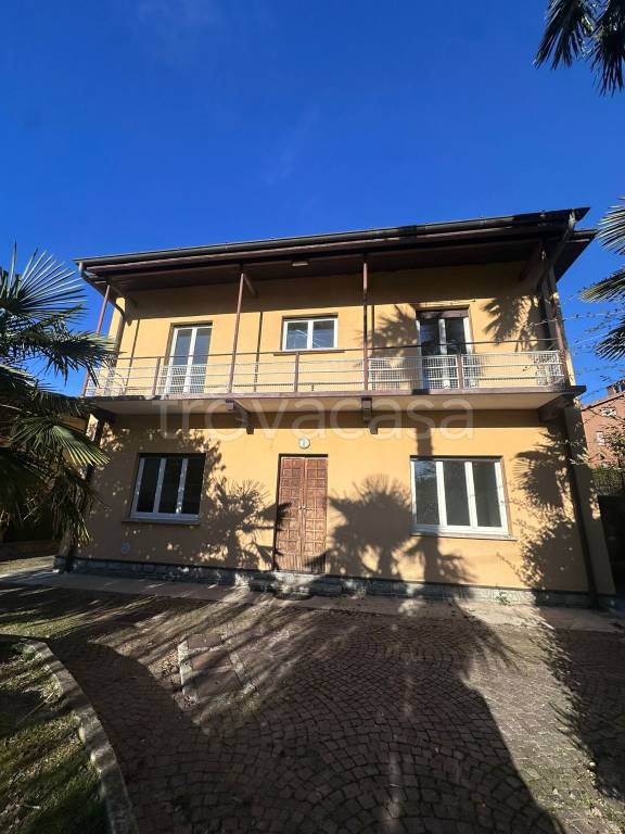 casa indipendente in vendita a Mandello del Lario in zona Palanzo