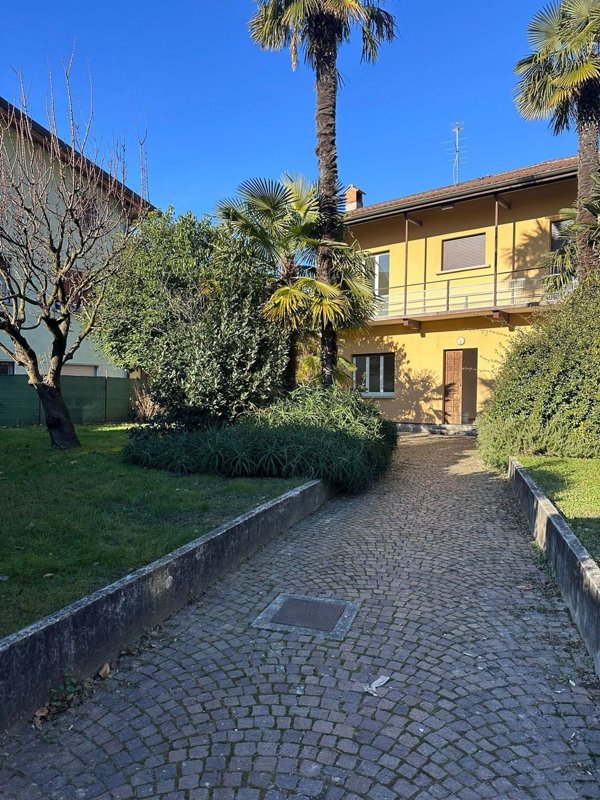 casa indipendente in vendita a Mandello del Lario in zona Palanzo