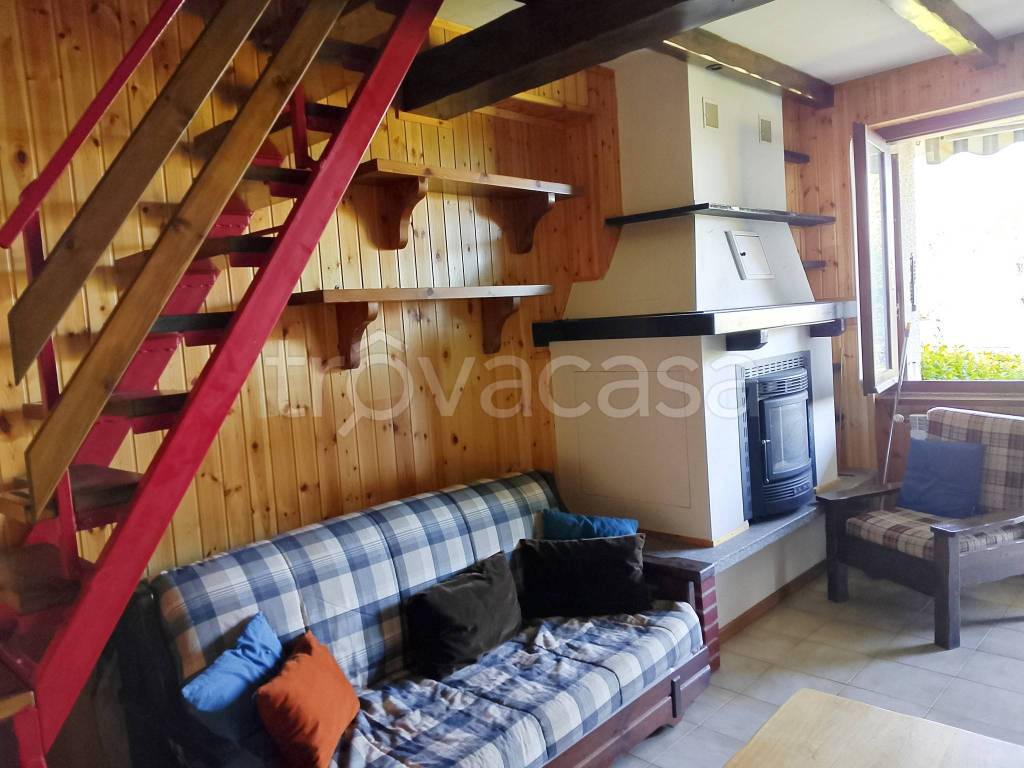 casa indipendente in vendita a Mandello del Lario in zona Maggiana