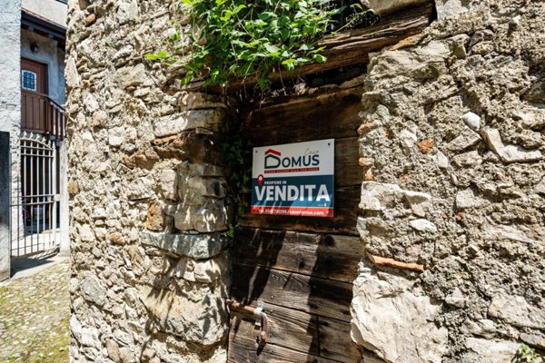 casa indipendente in vendita a Mandello del Lario in zona Maggiana