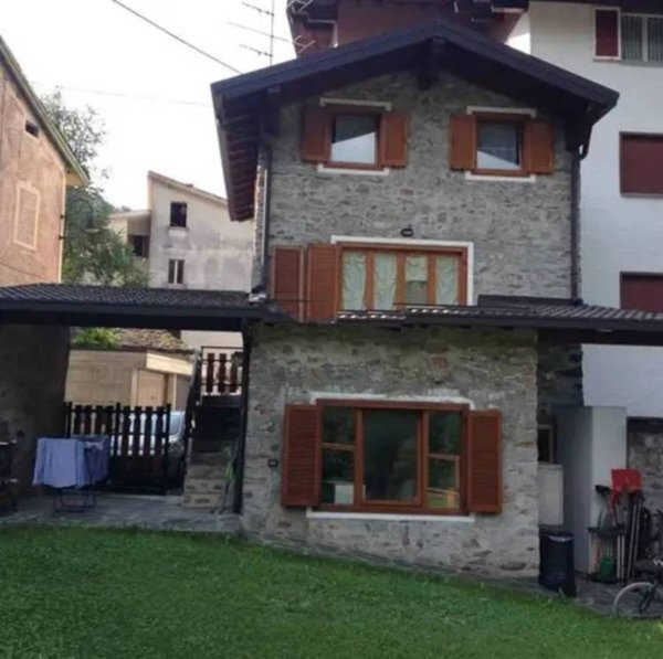 casa indipendente in vendita a Margno